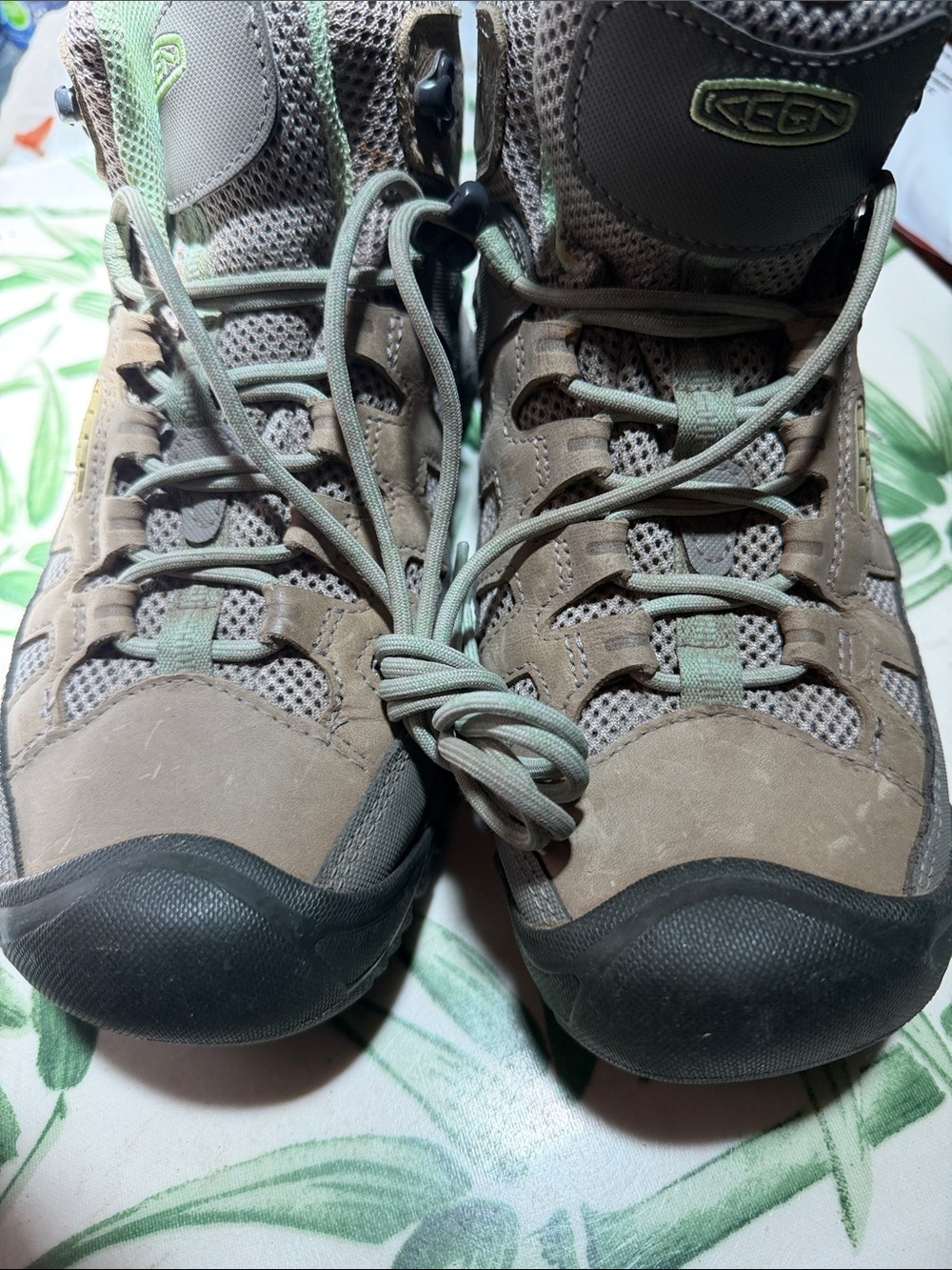 Keen Hiking Boots in Sage Green and Taupe 10 women’s happy hiking! - Picture 8 of 9